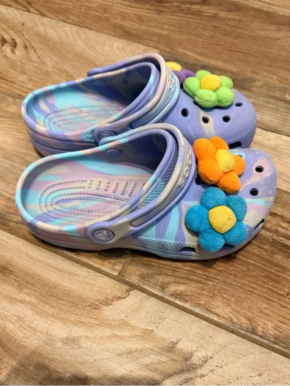 Crocs Girls Swirl Clog Sandals